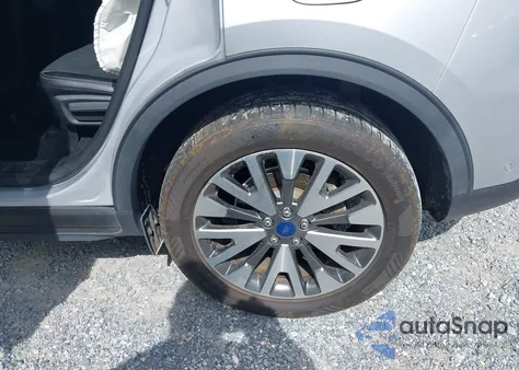 2020 Ford Escape Titanium z USA, uszkodzony, nr VIN 1FMCU9J97LUB17778